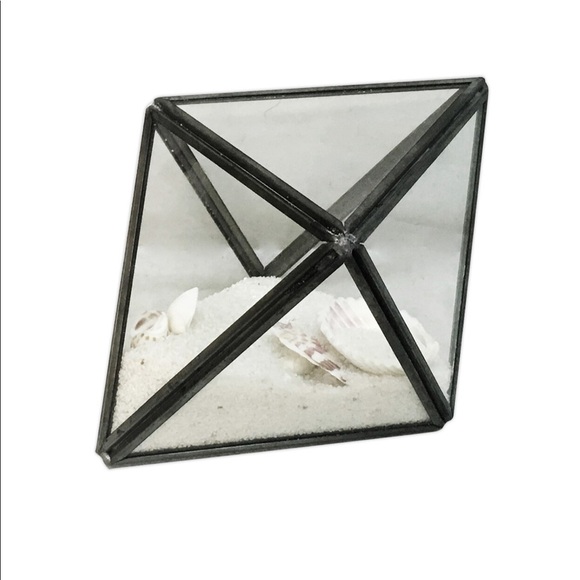 Decor - Picture 1 of 4